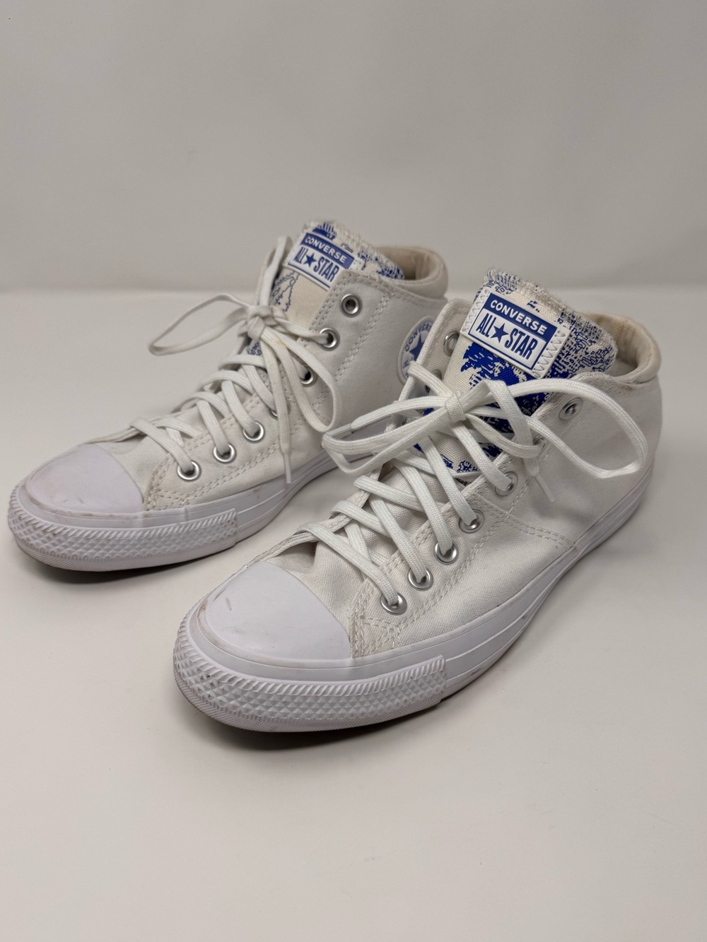 Converse White Mid-Top All-Star Sneaker, Blue accents, Women’s Sz 10‎